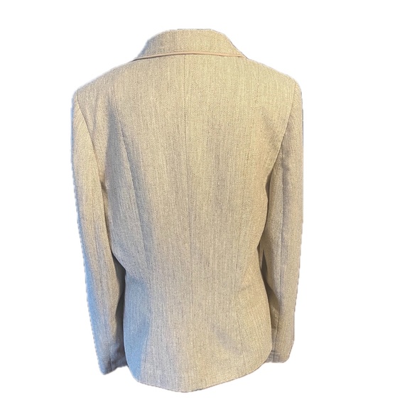 MADE IN CANADA.. classy Jacket........ (b1) - Picture 2 of 5